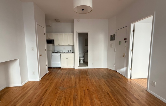 1 bed, 1 bath, $3,800, Unit 1-N