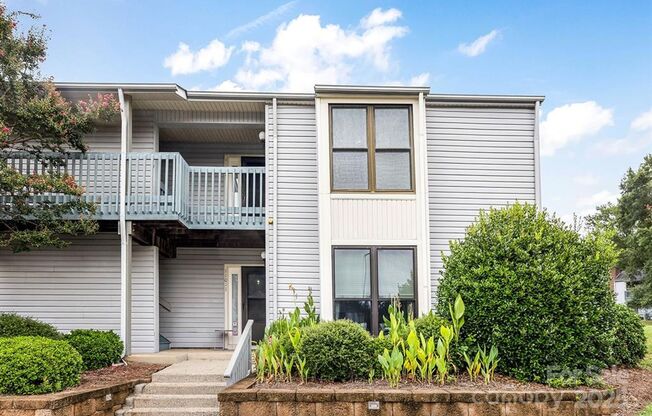 Fully Renovated 2 Bed, 2 Bath Condo in South Charlotte