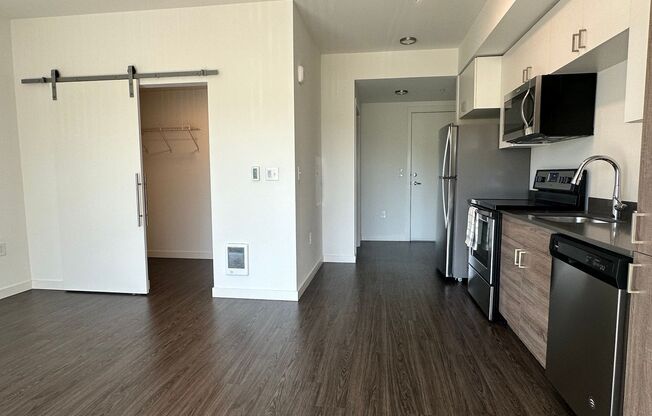 Studio, 1 bath, 456 sqft, $1,750, Unit 301