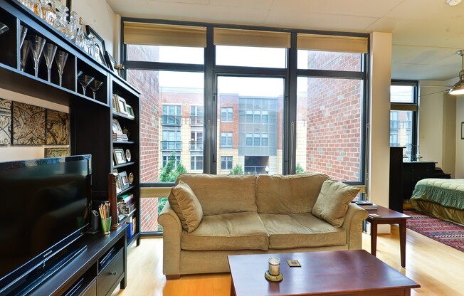 Gorgeous Light Filled Spacious Studio Blocks to King St Metro