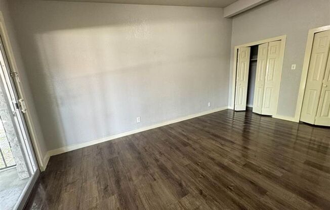 2 beds, 1 bath, 875 sqft, $1,025, Unit 4