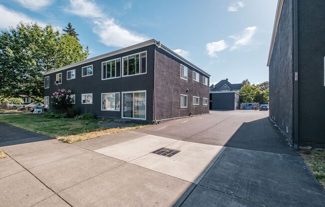 208 5 AVE SE