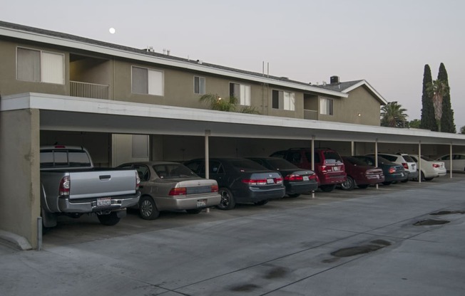 a row of cars parked in front of a building