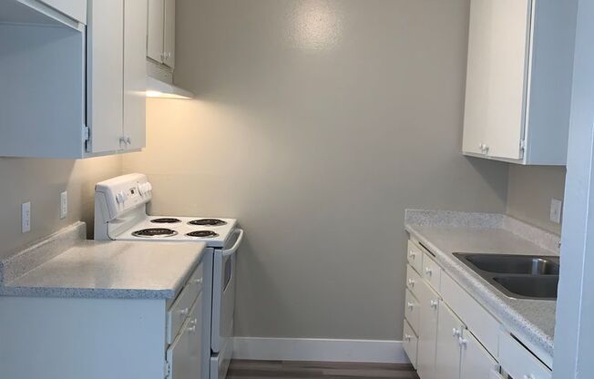 2 beds, 1 bath, 896 sqft, $2,050, Unit 108