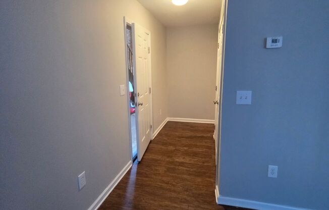 2 beds, 1 bath, 750 sqft, $925, Unit 03