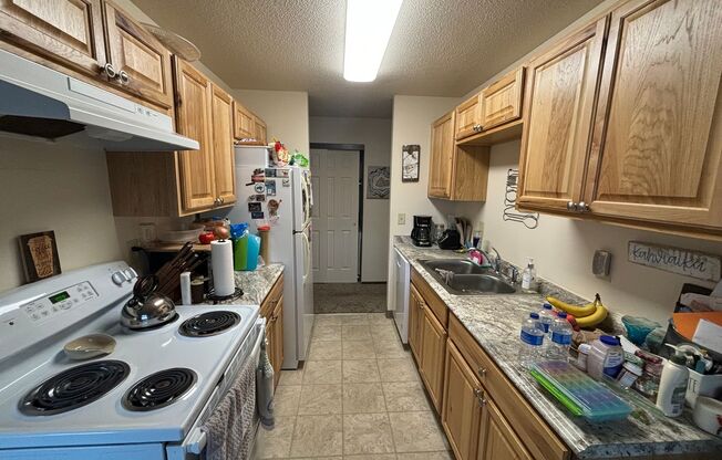 2 beds, 1 bath, $1,200, Unit 207