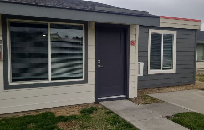 2 beds, 1 bath, 695 sqft, $1,230, Unit 505 Q7