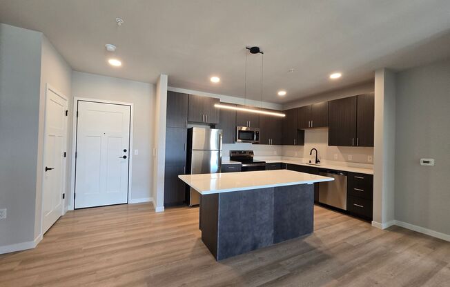 2 beds, 2 baths, 1,140 sqft, $2,110, Unit 8421-238