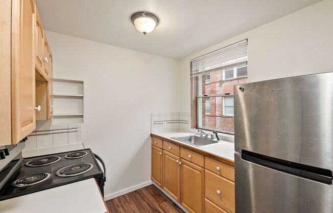 Studio, 1 bath, 400 sqft, $1,195, Unit B07