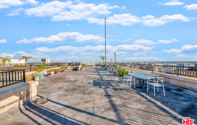 Studio, 1 bath, 650 sqft, $2,000, Unit 811