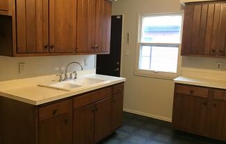 3 beds, 1 bath, $1,295