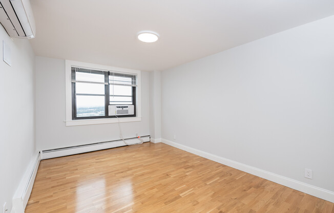 2 beds, 1 bath, 785 sqft, $3,750, Unit 18G