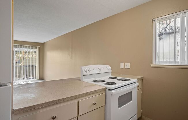 2 beds, 1 bath, 672 sqft, $1,475, Unit 26-Unit 29