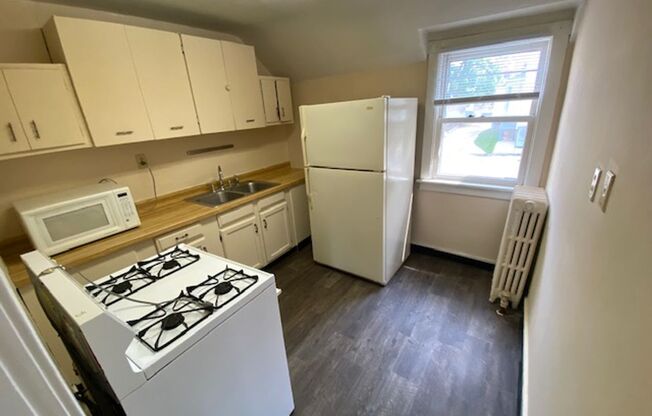 2 beds, 1 bath, $995