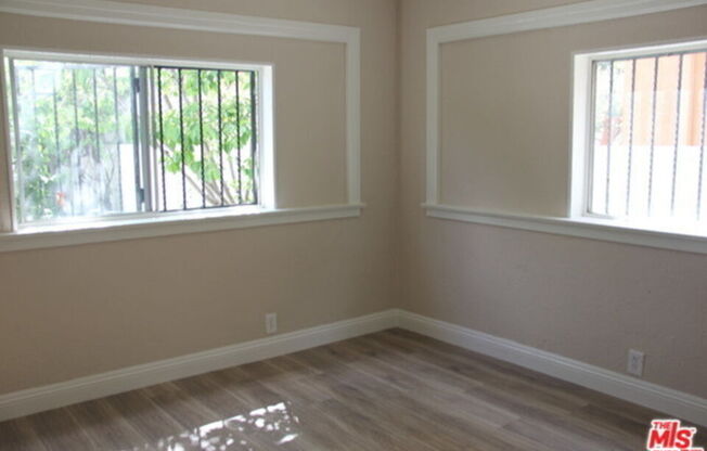 1120 S PLYMOUTH BLVD