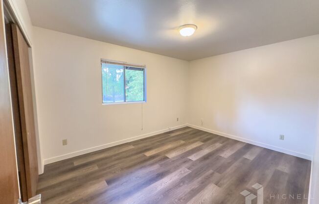 3 beds, 1 bath, $1,550, Unit 16