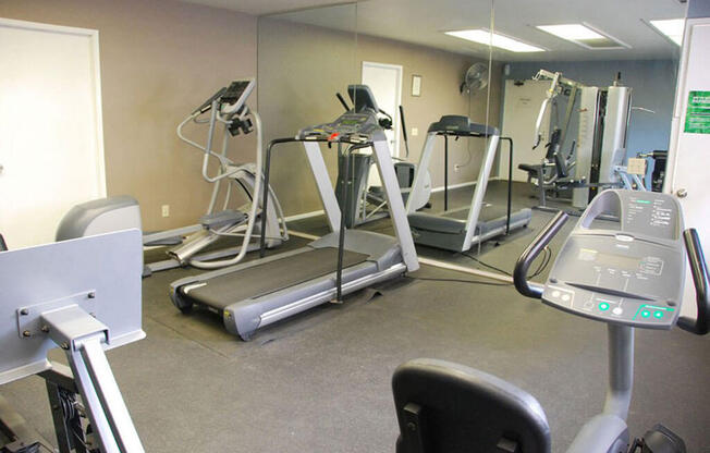 State Of The Art Fitness Center at River Oaks Apartments & Townhomes, Hanford