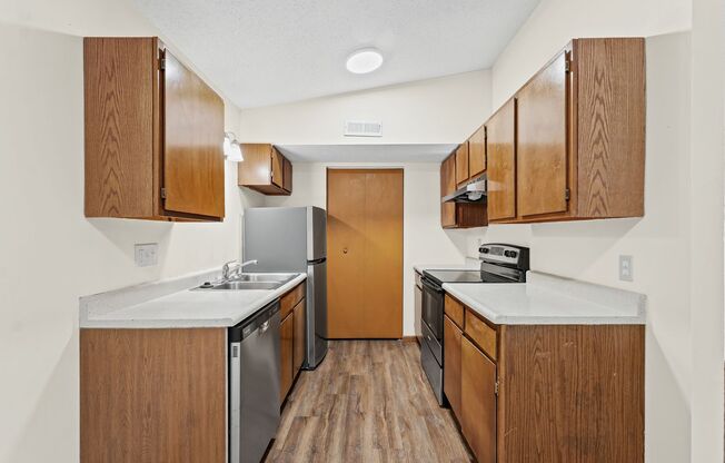 3 beds, 2 baths, 1,100 sqft, $1,160, Unit 9G