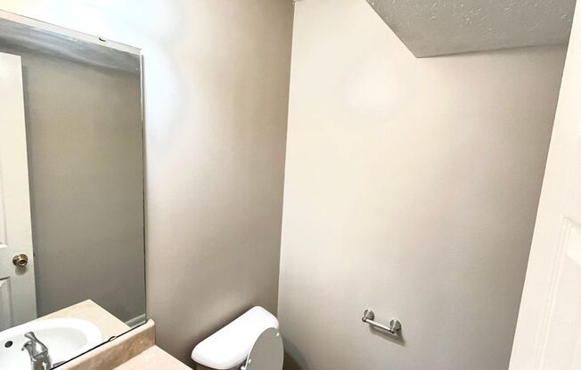 2 beds, 1.5 baths, 1,100 sqft, $1,090, Unit 704-B