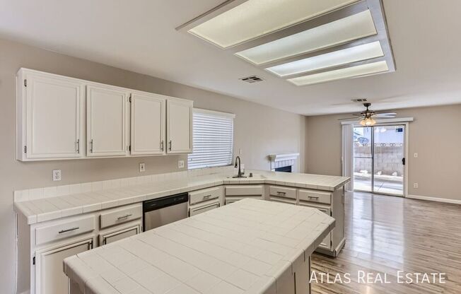 8112 DOLPHIN LNDG DR