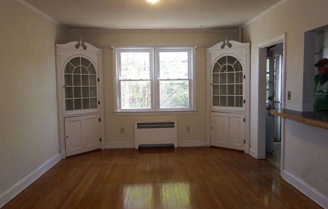 907 Chestnut Hill Ave.