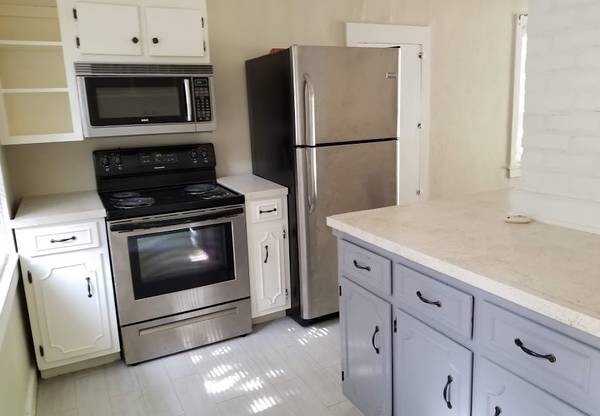 7 Mindoro Cir Pensacola, fl | MOVE IN SPECIAL: HALF OFF first full month of rent!!!