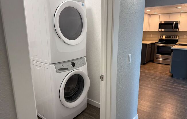 2 beds, 1 bath, 853 sqft, $2,560, Unit 9B