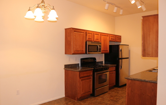 3 beds, 2 baths, $1,595, Unit Parcel #:  176-20-511-176***