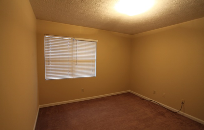 3 beds, 2 baths, $1,250, Unit # 9 B