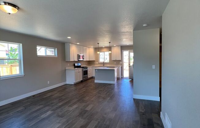 2B/2B Berthoud Ranch Style Home Built with 2 Car Garage and EV Charging