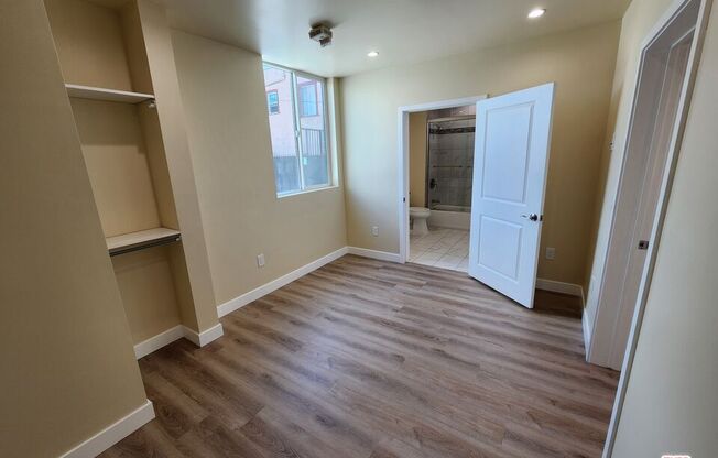 2726 S COCHRAN AVE
