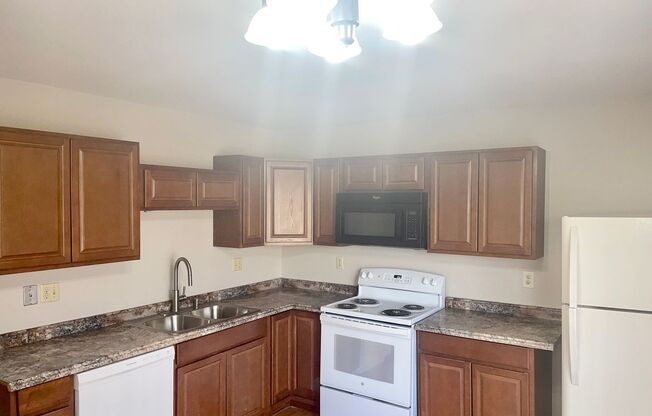 2 Bedroom Townhome - walking distance to parks, schools and trails!