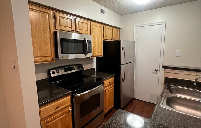 1 bed, 1 bath, 779 sqft, $1,725, Unit 1015 C #2C