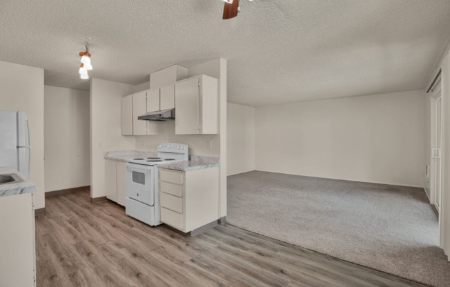 2 beds, 1 bath, 900 sqft, $1,575, Unit 760-24