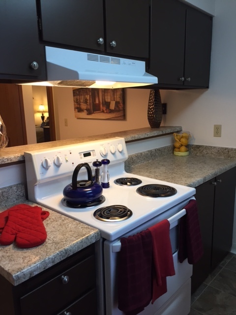 2 beds, 1 bath, 895 sqft, $1,760, Unit M306