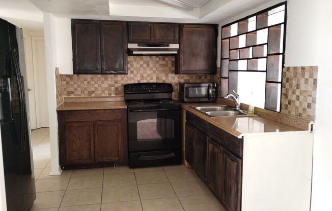 Charming 2-Bedroom, 1-Bath Home in Hudson, FL!