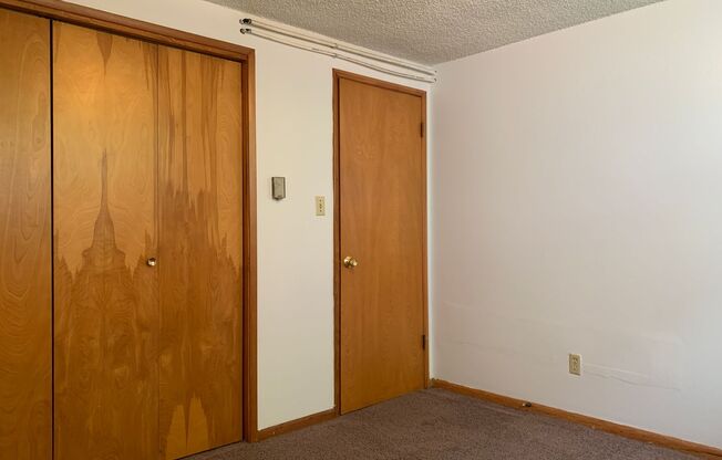 2 beds, 1 bath, $995, Unit #7