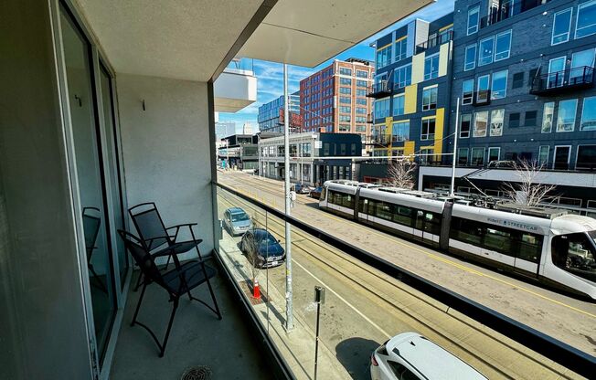 1 bed, 1 bath, 726 sqft, $1,460, Unit 210