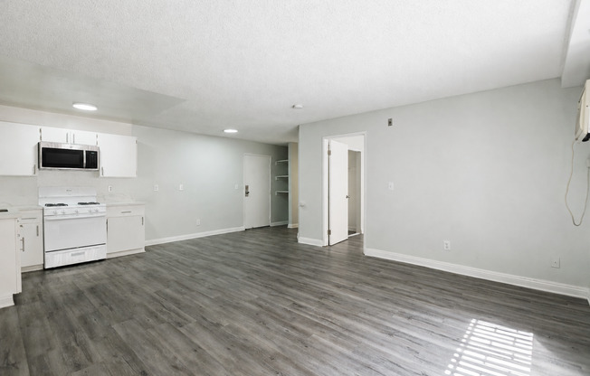 1 bed, 1 bath, 615 sqft, $1,648, Unit 206