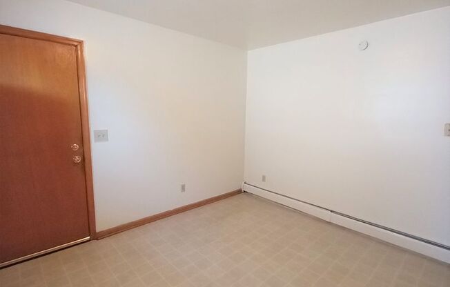 2 beds, 1 bath, 903 sqft, $1,290, Unit D-1