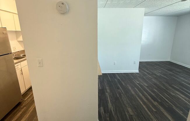 Studio, 1 bath, 410 sqft, $1,100, Unit 4805M-1