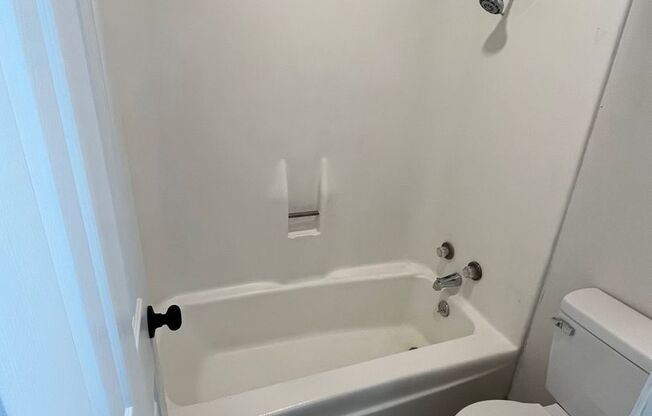 2 beds, 1 bath, 685 sqft, $1,250, Unit 111-211