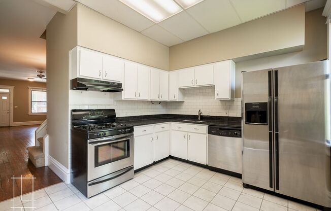 2 beds, 1 bath, $1,885, Unit 860 Summit St.