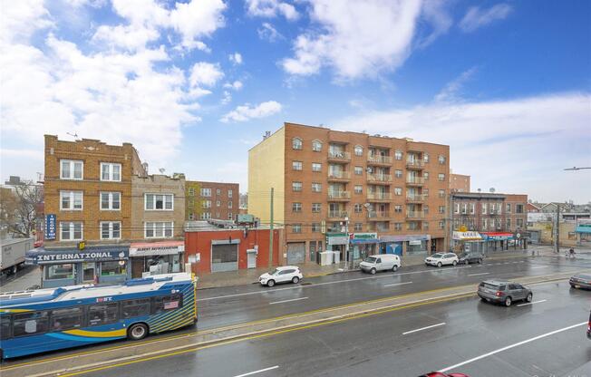 172 18 JAMAICA AVE