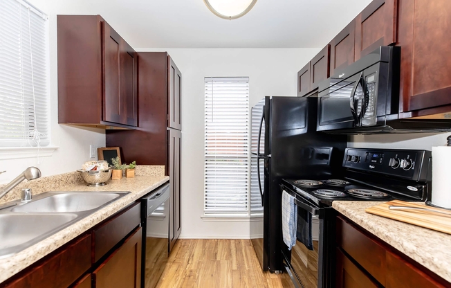 2 beds, 1 bath, 833 sqft, $1,200