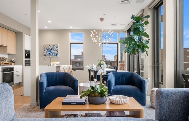 7 E SPRINGFIELD