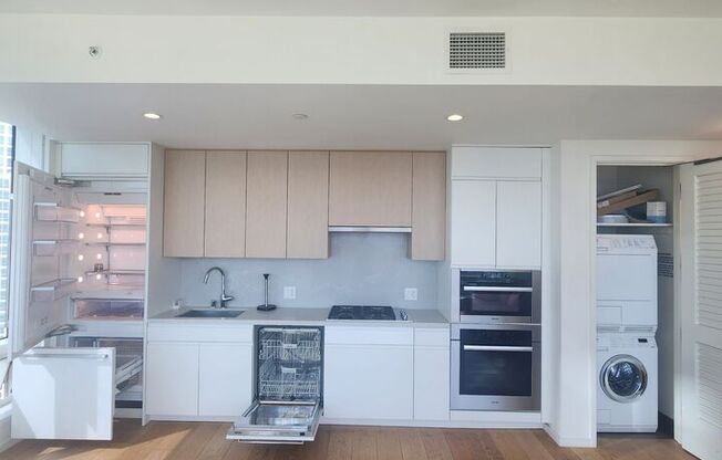 1 bed, 1 bath, 823 sqft, $3,700, Unit 4102