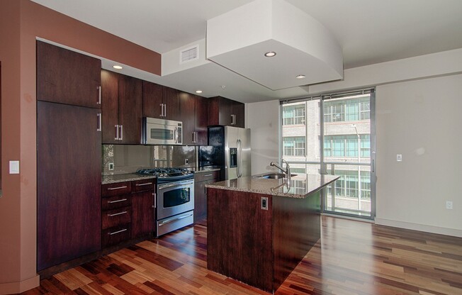 Great 2bd 2ba condo in Downtown/South Lake Union/Denny Triangle Parking, Utilities W/S/G/G all included!