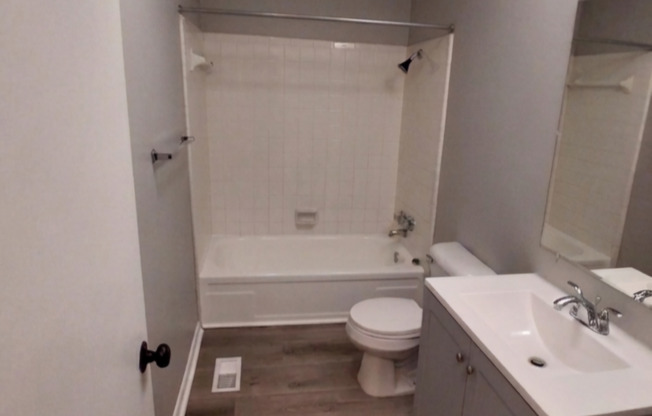 2 beds, 1 bath, 842 sqft, $999, Unit 1023