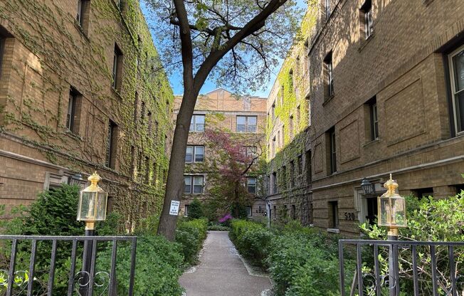 1 bed, 1 bath, 450 sqft, $1,965, Unit 520-H1